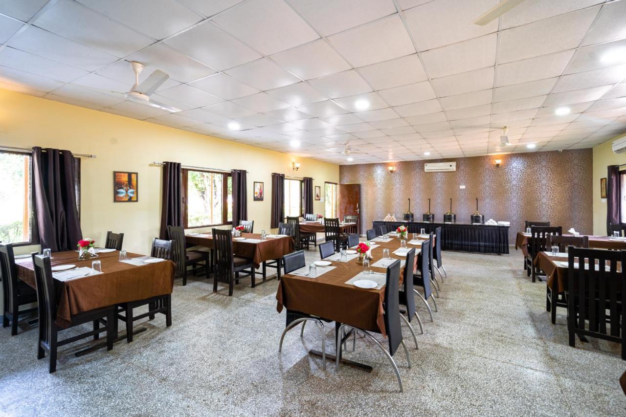 Narmada Hills Resort Godarpura Extérieur photo