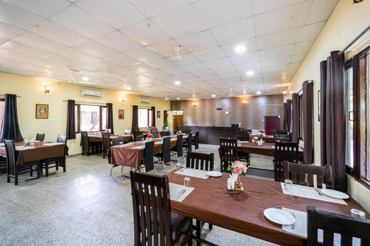 Narmada Hills Resort Godarpura Extérieur photo