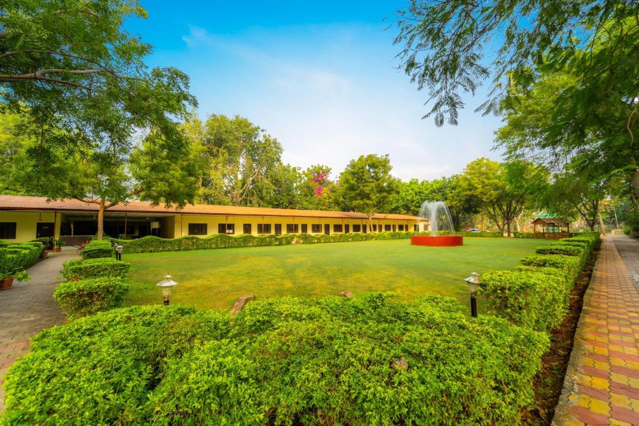 Narmada Hills Resort Godarpura Extérieur photo